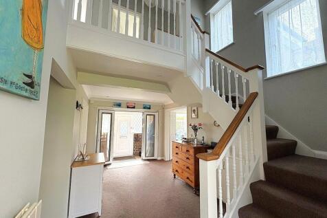 27 de la Warr Road - hall3.jpg