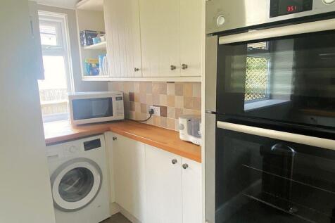 27 De la Warr Road - Kitchen3.jpg