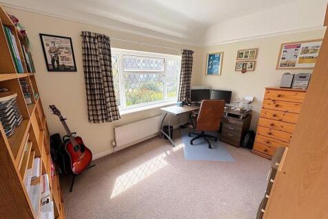 27 de la Warr Road - Bedroom5.jpg