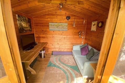 27 de la warr Rd - Chalet.jpg