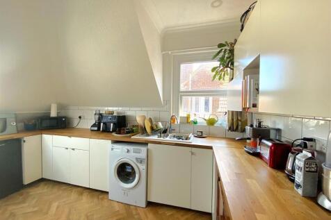 59 Cantelupe Rd - Kitchen3.jpg