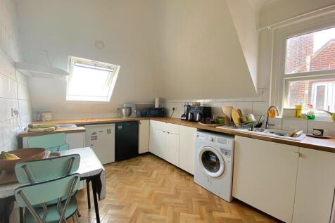 59 Cantelupe Rd - Kitchen1.jpg