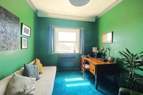 59 Cantelupe Rd - Bed3.jpg