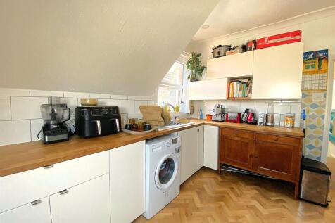 59 Cantelupe Rd - Kitchen2.jpg