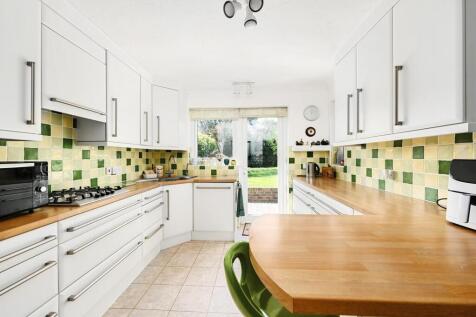 27 Saltdean Way TN39 (4).jpg