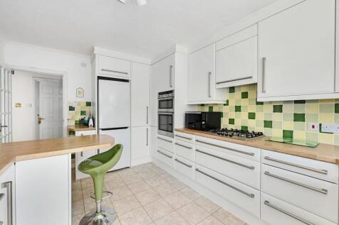 27 Saltdean Way TN39 (3).jpg