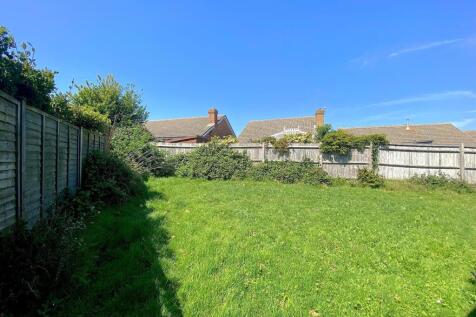 13 Saxon rise - garden1.jpg