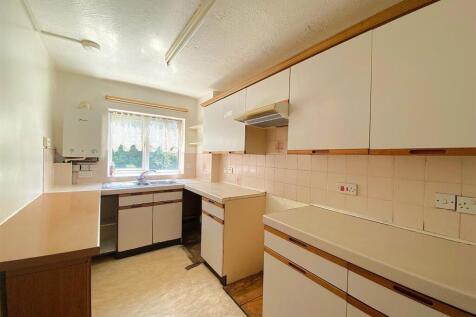 29 Charters towers - Kitchen.jpg