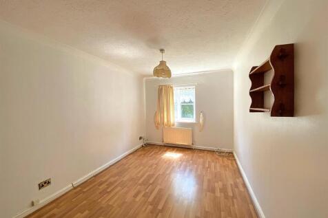 29 Charters Towers - Bedroom2.jpg