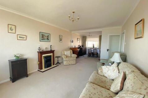 3 Clock Tower Ct - Lounge1.jpg