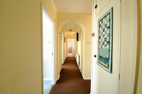 3 Clock Tower Ct - Hall.jpg