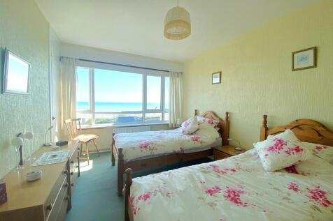 3 Clock Tower Ct - Bed1.jpg