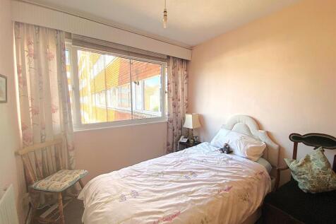 3 Clock Tower Ct - Bed5.jpg