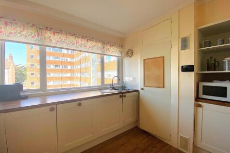3 Clock Tower Ct - Kitchen2.jpg
