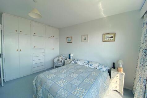 3 Clock Tower Ct - Bed4.jpg