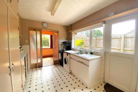 9 The Barnhams - Kitchen1.jpg
