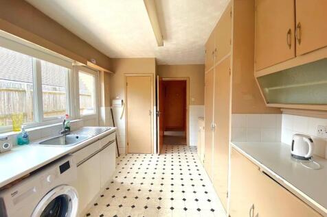 9 The Barnhams - Kitchen3.jpg