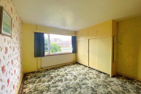 9 The Barnhams - Bed5.jpg