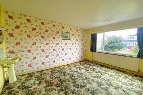 9 The Barnhams - Bed6.jpg