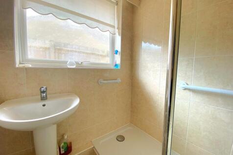 9 The Barnhams _ shower.jpg