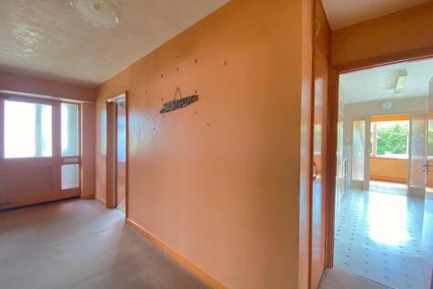 9 The Barnhams - Hall.jpg