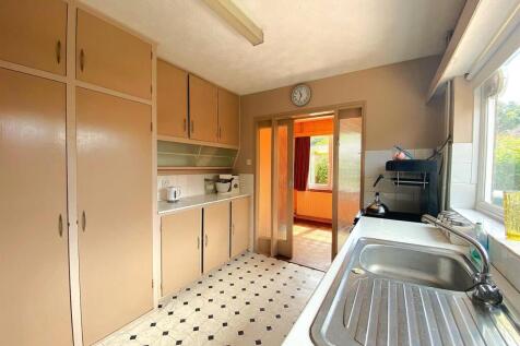 9 The Barnhams - Kitchen2.jpg