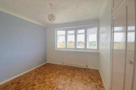 21 Lychgates Close - Bed1.jpg