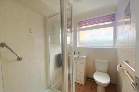 21 Lychgates Close - Shower.jpg