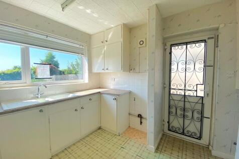 3 Hawkhurst Way - Kitchen2.jpg