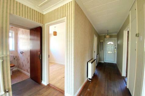 3 Hawkhurst Way - hall.jpg