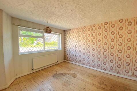3 HAwkhurst Way - Bed1.jpg