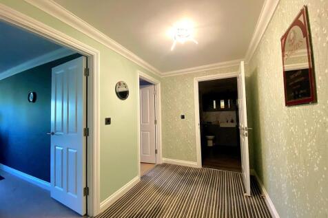 39 Compass House - Hall1.jpg