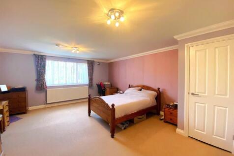 39 Compass House - Bed1.jpg