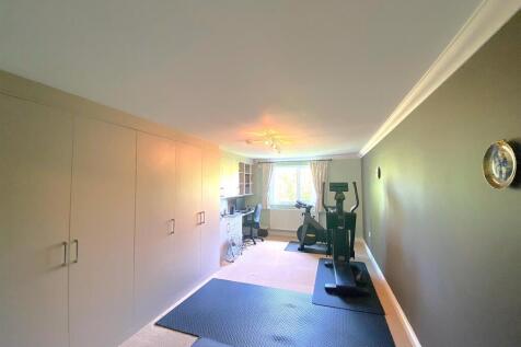 39 Compass House - Bed3.jpg