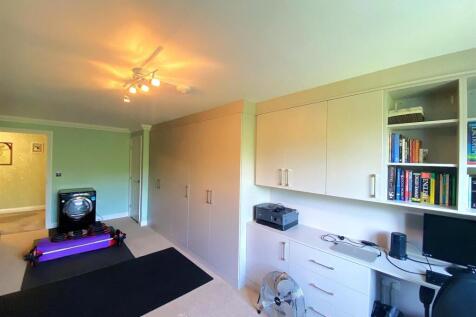39 Compass House - Bed4.jpg