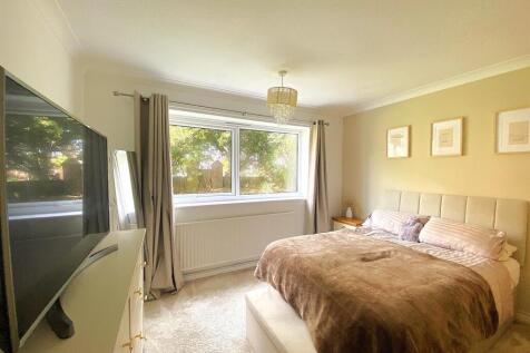 15A Harewood Close - bed1.jpg