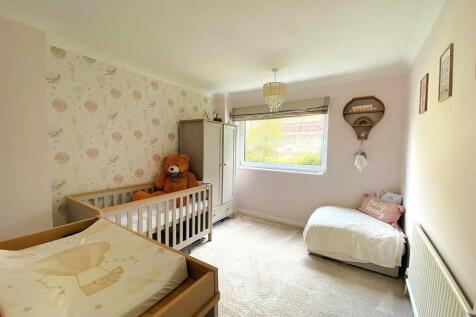 15A Harewood Close - Bed3.jpg