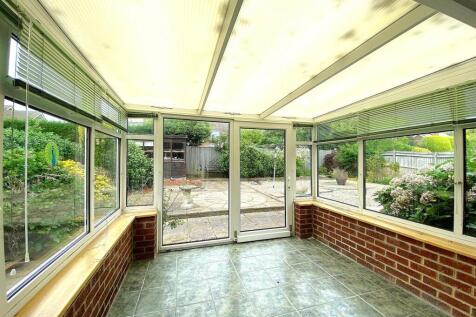 16 Eastergate - Conservatory.jpg