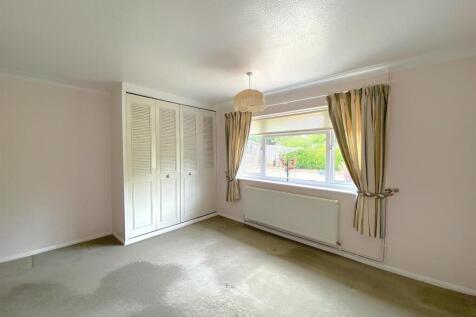 16 Eastergate - Bed3.jpg