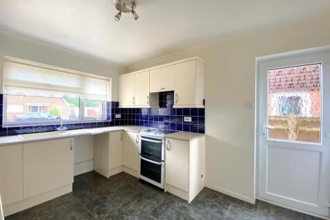 16 Eastergate - Kitchen1.jpg