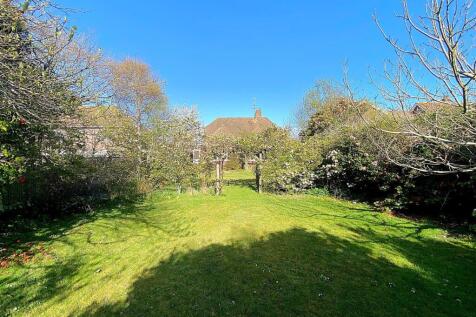 6 Southcourt Ave - Garden3.jpg