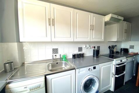 6 Highgrove - Kitchen2.jpg