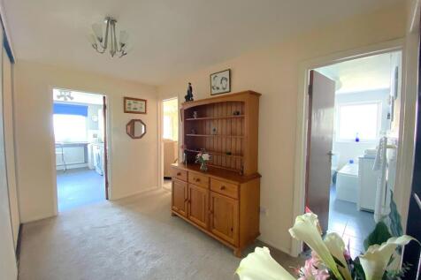 6 Highgrove - Hall1.jpg
