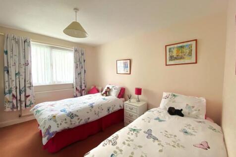 6 Highgrove - Bed3.jpg