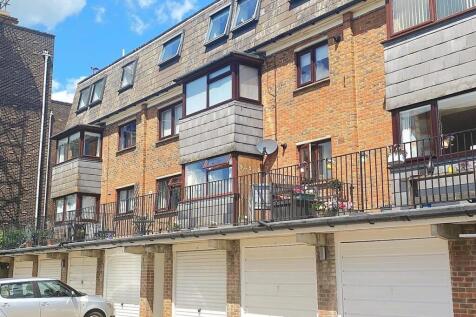 6 Highgrove - Rear.jpg