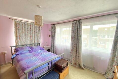 60 Gwyneth Grove - Bed1.jpg