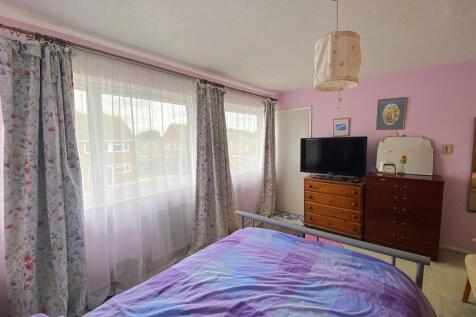60 Gwyneth Grove - Bed2.jpg