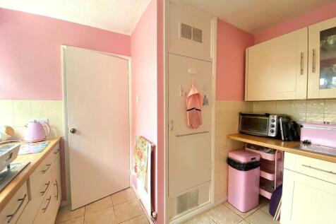 60 Gwyneth Grove - Kitchen3.jpg