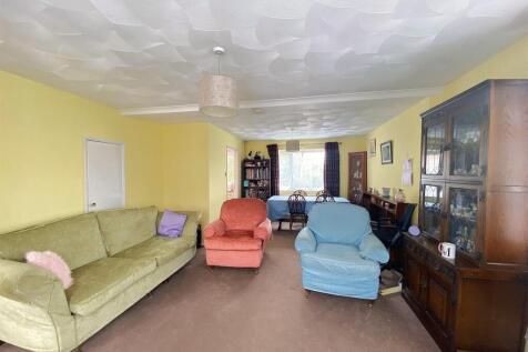 60 Gwyneth Grove - Lounge4.jpg