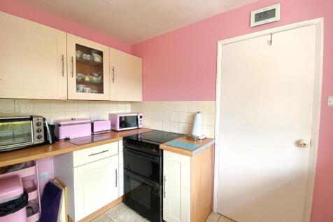 60 Gwyneth Grove -Kitchen2.jpg
